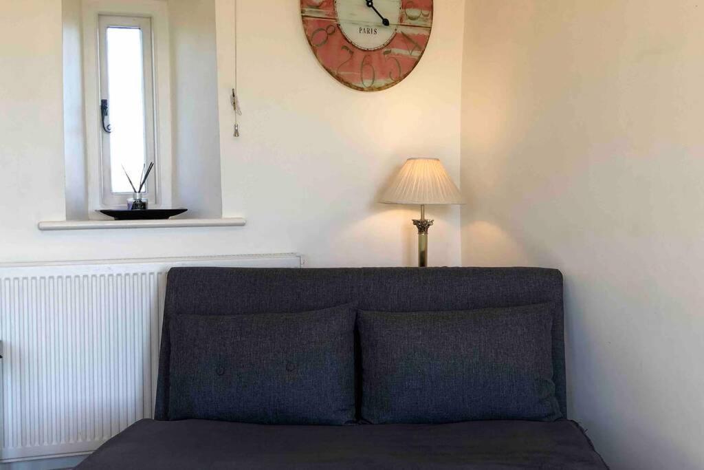Kemble Secluded Romantic Cotswolds Barn - Sleeps 2 To 4 - Near Cirencester - Dog Friendlyヴィラ エクステリア 写真