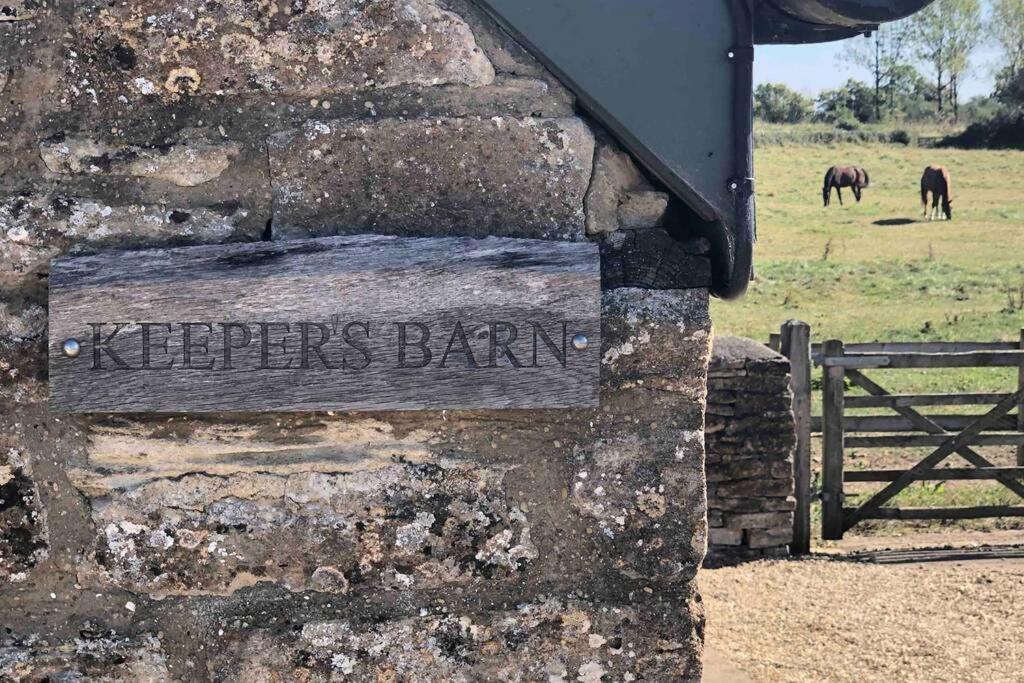 Kemble Secluded Romantic Cotswolds Barn - Sleeps 2 To 4 - Near Cirencester - Dog Friendlyヴィラ エクステリア 写真