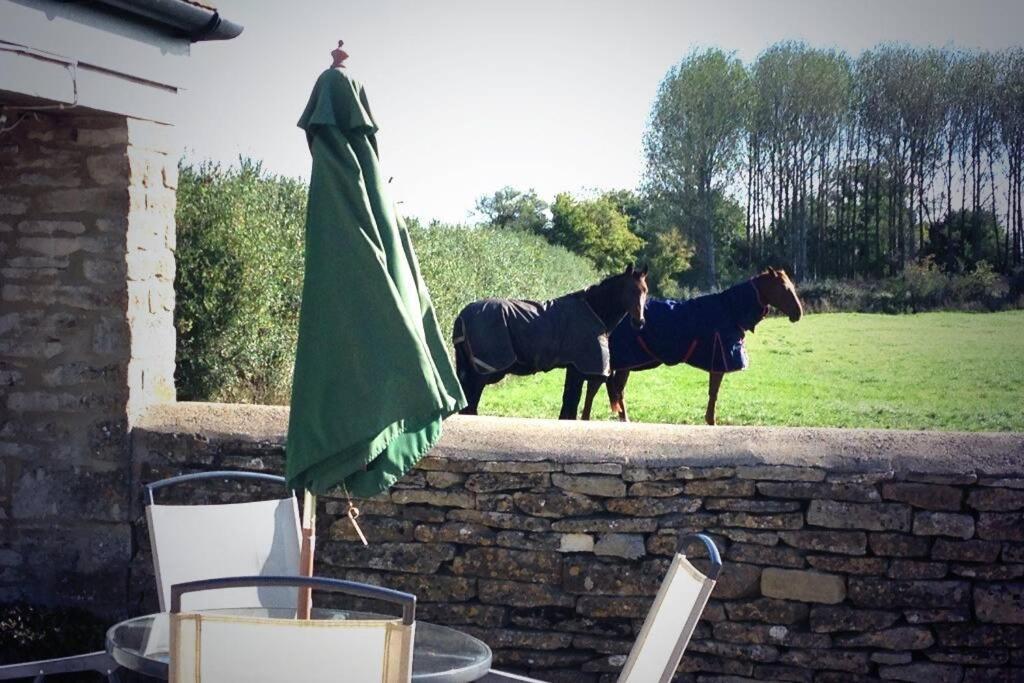 Kemble Secluded Romantic Cotswolds Barn - Sleeps 2 To 4 - Near Cirencester - Dog Friendlyヴィラ エクステリア 写真
