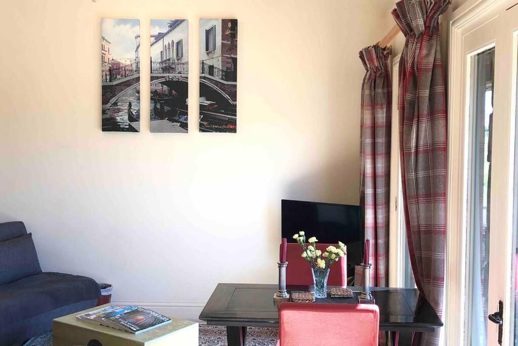 Kemble Secluded Romantic Cotswolds Barn - Sleeps 2 To 4 - Near Cirencester - Dog Friendlyヴィラ エクステリア 写真
